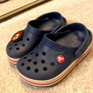 💥SOLD💥Gently worn Toddler Size 7 Navy Crocs